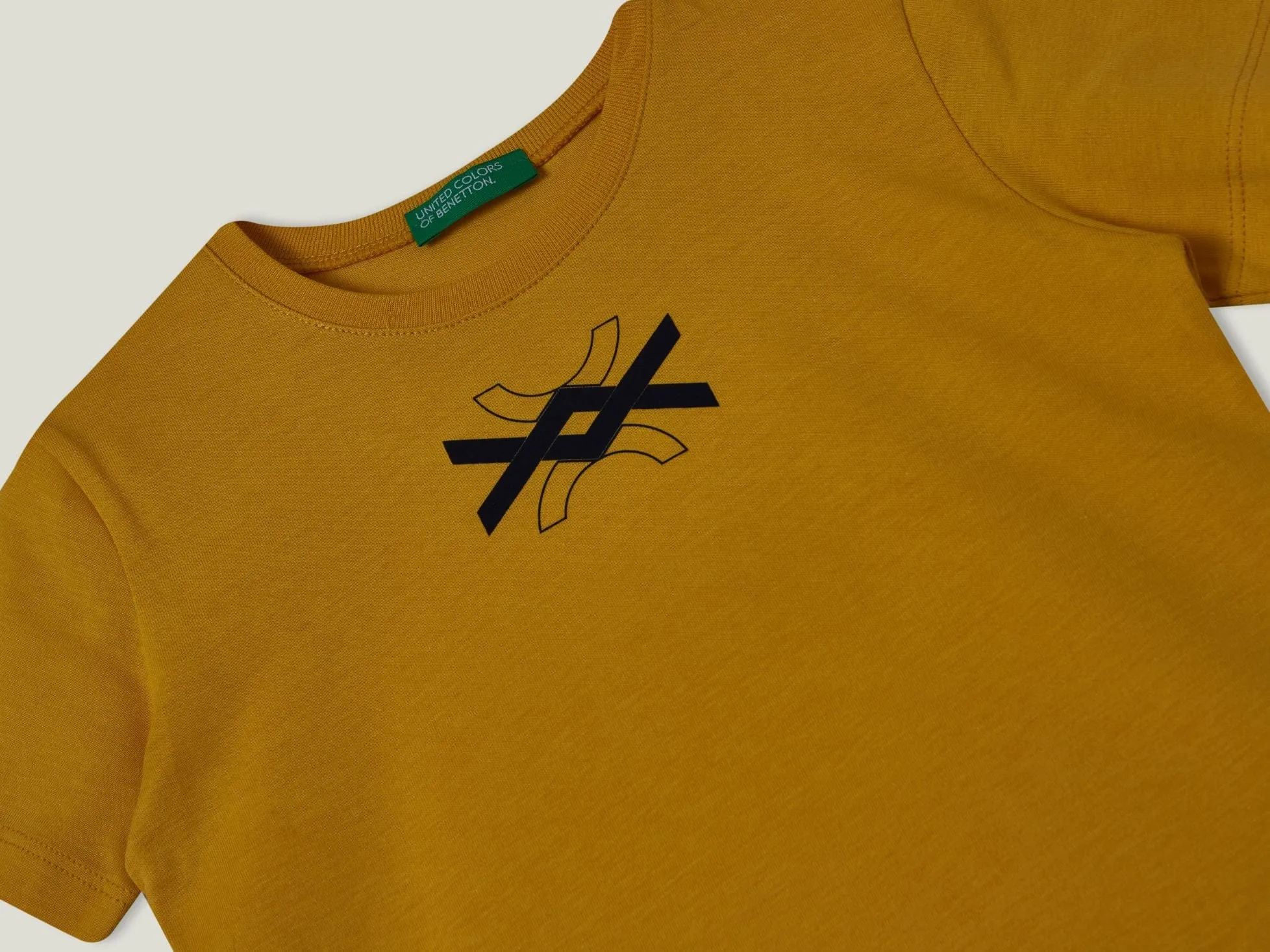 100% cotton t-shirt with logo